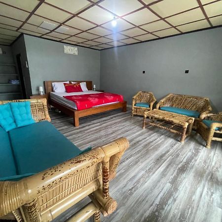 Supersuck Hotel Maluk Экстерьер фото