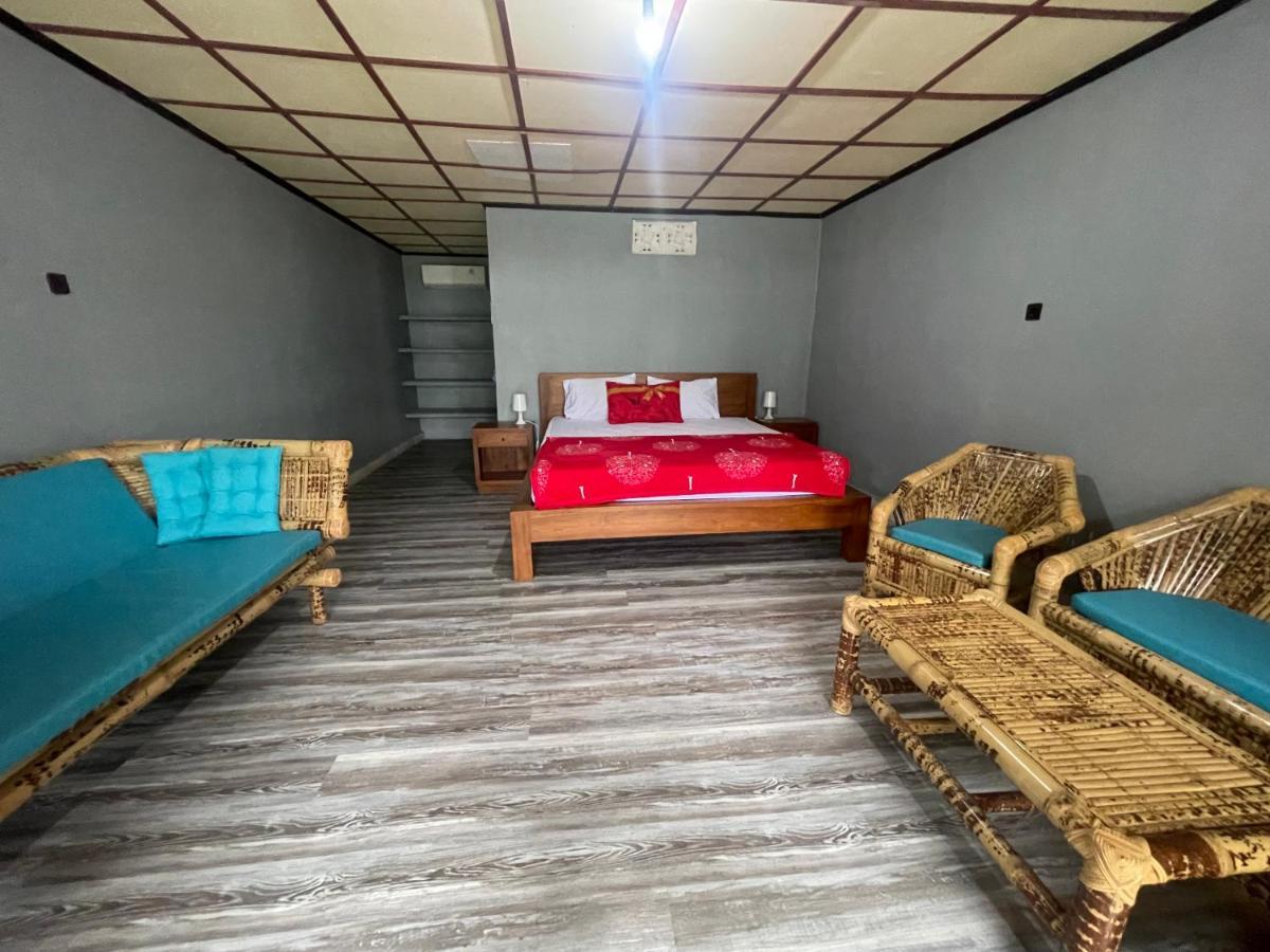 Supersuck Hotel Maluk Экстерьер фото